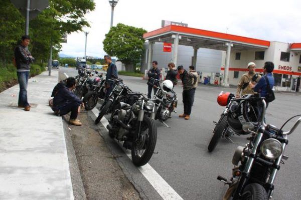 ヒデモのカスタム車両でのツーリング風景